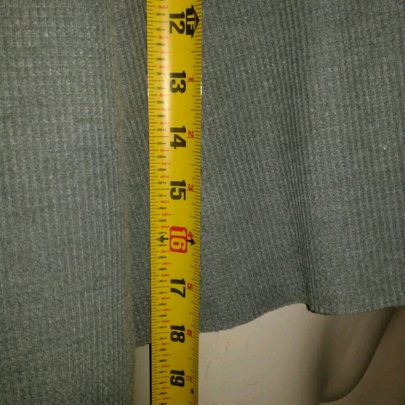 Hollister Gray Long Sleeve Crop Top Sweatshirt - Picture 5 of 8